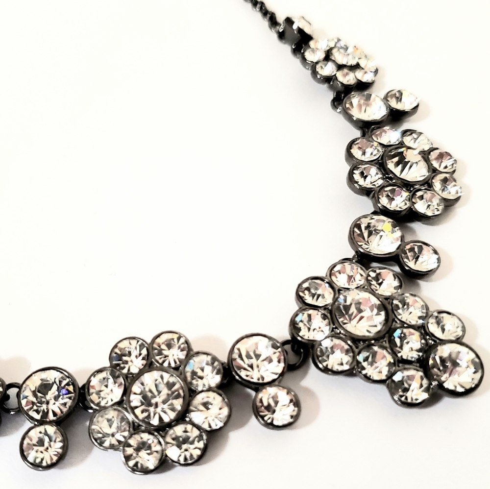 SPARKLING FLOWER CRYSTAL CHOKER NECKLACE